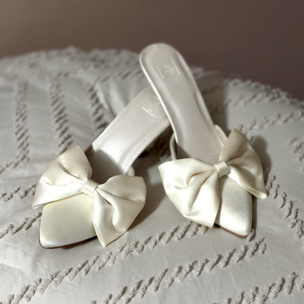 DB Studio Bridal Heel. size 7. brand new, never worn